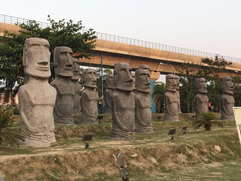 Chile Easter Island Statue replica , Eco Park 7 wonders
